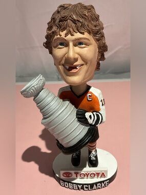 Bobble Dreams Bobby Clarke Philadelphia Flyers Bobblehead Figure w/ Stanley Cup